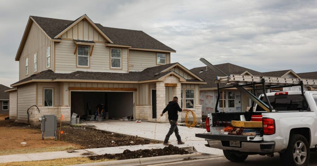 Sentiment among homebuilders is stalling as buyers wait for interest rates to drop