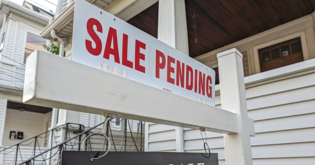 Pending home sales drop the most in 17 months, Redfin says