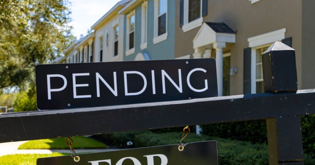 US pending the sale of houses, most has been falling on mortgage interest since 2022