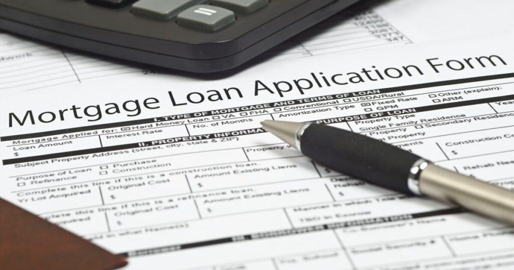 Mortgage applications decline by 0.3% even with lower rates