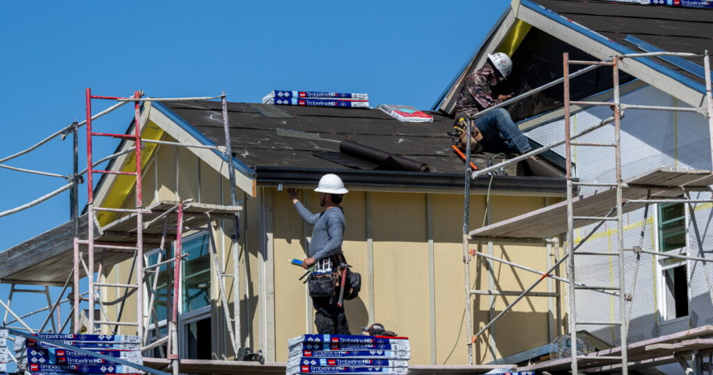 Housing construction is starting to decline following the decline in the number of single-family homes Housing construction is starting to decline following the decline in the number of single-family homes