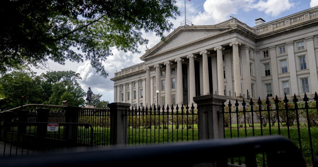 Inflation fears push some economists to expect rate hike Inflation fears push some economists to expect rate hike