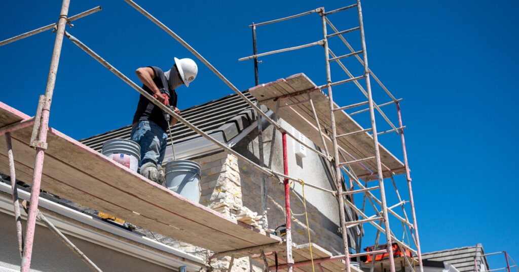 Buy Toll and sell Lennar, because wealthy homebuyers outsell first-time buyers